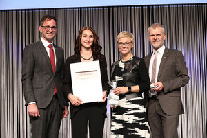 Berufsgruppensprecher Peter Hartl, Spartenobmann Michael Pecherstorfer, ausgezeichnete Bäckermeisterin Michaela Hubmer, WKOÖ-Präsidentin Doris Hummer, LIM Reinhard Honeder (v. l.). Berufsgruppensprecher Peter Hartl, Spartenobmann Michael Pecherstorfer, ausgezeichnete Bäckermeisterin Michaela Hubmer, WKOÖ-Präsidentin Doris Hummer, LIM Reinhard Honeder (v. l.).