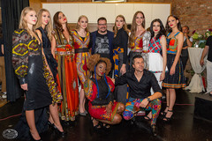 Die 8 Model-Schönheiten mit Designerin Barbara Alli, Modelmanager Dominik Wachta und Studio G Boss Denis Kurdali Die 8 Model-Schönheiten mit Designerin Barbara Alli, Modelmanager Dominik Wachta und Studio G Boss Denis Kurdali