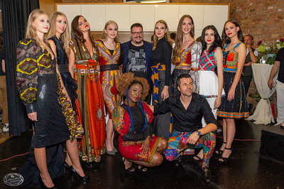 Die 8 Model-Schönheiten mit Designerin Barbara Alli, Modelmanager Dominik Wachta und Studio G Boss Denis Kurdali
