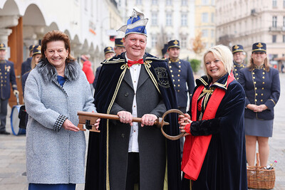 Das Prinzenpaar übernahm die Regentschaft von Vizebürgermeisterin Karin Hörzing.