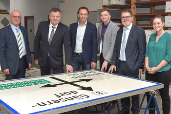 v.l.: Markus Neuhauser (Gründer), Günther Steinkellner (Landesrat), Günter Payrhuber (Presse), Thomas Altof (Gemeindevorstand), Dietmar Radler (gf. Gesellschafter), Bettina Perfahl (Marketing Fa. Neuhauser) v.l.: Markus Neuhauser (Gründer), Günther Steinkellner (Landesrat), Günter Payrhuber (Presse), Thomas Altof (Gemeindevorstand), Dietmar Radler (gf. Gesellschafter), Bettina Perfahl (Marketing Fa. Neuhauser)
