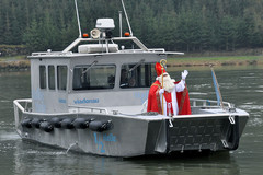 Der Nikolaus kommt traditionell mit dem Schiff über die Donau Der Nikolaus kommt traditionell mit dem Schiff über die Donau
