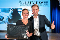 Katharina Haderer / Bundeslandgewinnerin OÖ She's Mercedes Lady Day 2020, Bernhard Bauer / Direktor Communications & Unternehmenssprecher Mercedes Benz Österreich Katharina Haderer / Bundeslandgewinnerin OÖ She's Mercedes Lady Day 2020, Bernhard Bauer / Direktor Communications & Unternehmenssprecher Mercedes Benz Österreich