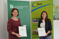 LK-Präsidentin Michaela Langer-Weninger und Stefanie Schauer, Geschäftsführerin der Landjugend OÖ stellen den neuen Landjugend-Festlratgeber vor LK-Präsidentin Michaela Langer-Weninger und Stefanie Schauer, Geschäftsführerin der Landjugend OÖ stellen den neuen Landjugend-Festlratgeber vor
