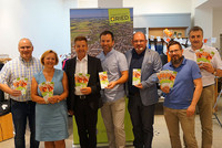 Die neue Rieder Gutscheinplattform Thomas Dim/Vizebürgermeister, Mag. Marion Mairinger/Marc o’Polo, Bürgermeister Albert Ortig, Harald Jagereder/Innpuls, Roland Murauer/GF ARGE Stadtmarketing Ried, Mag. Markus Wiesbauer/GF LEADER Mitten im Innviertel, Rudolf Dobler-Strehle/Obmann Verein der Rieder Wirtschaft