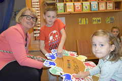 Die Kinder des Kindergartens der Borromäerinnen bastelten für Bürgermeisterin Maria Pachner ein kleines Danke-Plakat Die Kinder des Kindergartens der Borromäerinnen bastelten für Bürgermeisterin Maria Pachner ein kleines Danke-Plakat