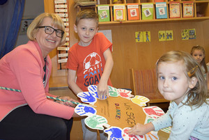 Die Kinder des Kindergartens der Borromäerinnen bastelten für Bürgermeisterin Maria Pachner ein kleines Danke-Plakat Die Kinder des Kindergartens der Borromäerinnen bastelten für Bürgermeisterin Maria Pachner ein kleines Danke-Plakat