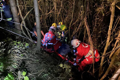 Schwierige Personenrettung aus unwegsamem Gelände für die Feuerwehren Garsten und Sand Schwierige Personenrettung aus unwegsamem Gelände für die Feuerwehren Garsten und Sand