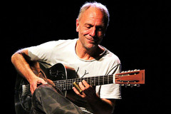 Gitarrist Peter Ratzenbeck im Alten Theater Steyr Gitarrist Peter Ratzenbeck im Alten Theater Steyr