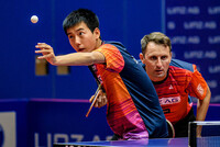 Lubomir Pistej und Zhenlong Liu an der Platte Lubomir Pistej und Zhenlong Liu an der Platte