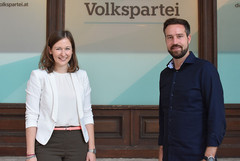 Die designierte JVP-Bundesobfrau Abg.z.NR Claudia Plakolm mit dem scheidenden JVP-Bundesobmann LR Stefan Schnöll Die designierte JVP-Bundesobfrau Abg.z.NR Claudia Plakolm mit dem scheidenden JVP-Bundesobmann LR Stefan Schnöll