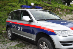 Polizeifahrzeug - Symbolbild Polizeifahrzeug - Symbolbild