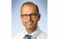 Prim. Priv.-Doz. Dr. Adam Dinnewitzer, Leiter der Abteilung für Chirurgie am Pyhrn-Eisenwurzen Klinikum Kirchdorf Steyr. Prim. Priv.-Doz. Dr. Adam Dinnewitzer, Leiter der Abteilung für Chirurgie am Pyhrn-Eisenwurzen Klinikum Kirchdorf Steyr.