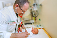 Primar Dr. Gerhard Pöppl, Leiter der Abteilung für Kinder- und Jugendheilkunde im Klinikum Kirchdorf. Primar Dr. Gerhard Pöppl, Leiter der Abteilung für Kinder- und Jugendheilkunde im Klinikum Kirchdorf.