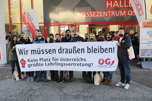 AktivistInnen der Gewerkschaftsjugend (ÖGJ) protestieren gegen den Rauswurf von der Messe "Jugend und Beruf". AktivistInnen der Gewerkschaftsjugend (ÖGJ) protestieren gegen den Rauswurf von der Messe "Jugend und Beruf".
