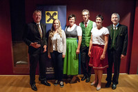 Raiffeisen Kundenempfang 2019 in Windischgarsten Geschäftsleiter Klaus Schmaranzer, Referentin Katrin Fischer, Obfrau Regina Reiter, Geschäftsleiter Walter Aigner, Moderatorin Evelyn Steiner und Aufsichtsratsvorsitzender Günter Secklehner