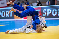 Sabrina Filzmoser (weiß) in action Sabrina Filzmoser (weiß) in action