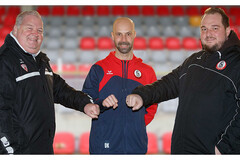 Von links nach rechts: Präsident Reinhard Schlager, Juniors-Trainer Peter Herrnegger, Sportlicher Leiter Jürgen Tröscher Von links nach rechts: Präsident Reinhard Schlager, Juniors-Trainer Peter Herrnegger, Sportlicher Leiter Jürgen Tröscher