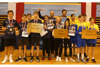 Die strahlenden Sieger: NMS Amstetten sowie die Mädchen und Burschen vom Gymnasium Hartberg. Die strahlenden Sieger: NMS Amstetten sowie die Mädchen und Burschen vom Gymnasium Hartberg.