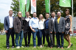 IWE-Diplome für neun neue Schweißingenieure: v. l. Andreas Baumann, Markus Reim, Patrick Schander, Martin Schnall, Sabrina Lang, Manuel Molnar, Simon Frank, Thomas Müllauer sowie Simone Kaar IWE-Diplome für neun neue Schweißingenieure: v. l. Andreas Baumann, Markus Reim, Patrick Schander, Martin Schnall, Sabrina Lang, Manuel Molnar, Simon Frank, Thomas Müllauer sowie Simone Kaar