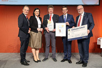 Gerhard Dell, GF OÖ. Energiesparverband; Nachhaltigkeitsministerin Elisabeth Köstinger, Johann Kalkgruber (Solarfocus), Wirtschafts- und Energie-Landesrat Markus Achleitner, Messepräsident Hermann Wimmer. Gerhard Dell, GF OÖ. Energiesparverband; Nachhaltigkeitsministerin Elisabeth Köstinger, Johann Kalkgruber (Solarfocus), Wirtschafts- und Energie-Landesrat Markus Achleitner, Messepräsident Hermann Wimmer.