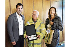 Bürgermeister Stefan Krapf und Sozialstadträtin Irene Schönleitner überreichten Peter Hammerschmid den Sozialpreis Bürgermeister Stefan Krapf und Sozialstadträtin Irene Schönleitner überreichten Peter Hammerschmid den Sozialpreis