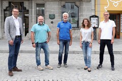 Von links Vizebürgermeister Markus Vogl, Friedrich Hampel (Obmann VBC Steyr), Christian Mairhofer (Präsident des Oberösterreichischen Volleyballverbandes), Vizebürgermeisterin Anna-Maria Demmelmayr und Mario Ferrari (Magistrat Steyr, Jugendhilfe und Soziale Dienste). Von links Vizebürgermeister Markus Vogl, Friedrich Hampel (Obmann VBC Steyr), Christian Mairhofer (Präsident des Oberösterreichischen Volleyballverbandes), Vizebürgermeisterin Anna-Maria Demmelmayr und Mario Ferrari (Magistrat Steyr, Jugendhilfe und Soziale Dienste).