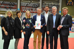 Vizebürgermeisterin Silvia Huber, Stadträtin Margarete Josseck-Herdt, Vizebürgermeisterin Christa Raggl-Mühlberger, Ing. Ernst Faber, Stadtrat Peter Lehner, Landtagsabgeordneter Gemeinderat Dr. Peter Csar und Vizebürgermeister Gerhard Kroiß Vizebürgermeisterin Silvia Huber, Stadträtin Margarete Josseck-Herdt, Vizebürgermeisterin Christa Raggl-Mühlberger, Ing. Ernst Faber, Stadtrat Peter Lehner, Landtagsabgeordneter Gemeinderat Dr. Peter Csar und Vizebürgermeister Gerhard Kroiß