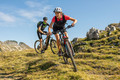 Auf Mountainbikes unterwegs Auf Mountainbikes unterwegs