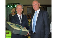 Bgm. Andrej Cas (Slovenj Gradec) und StR. Herbert Theil (v.l.). Bgm. Andrej Cas (Slovenj Gradec) und StR. Herbert Theil (v.l.).