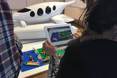 Die Teilnehmer des Design Thinking-Workshops bauten Prototypen aus Lego zu Verkehrslösungen am Attersee. Die Teilnehmer des Design Thinking-Workshops bauten Prototypen aus Lego zu Verkehrslösungen am Attersee.