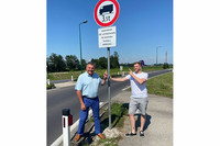 Landesrat für Infrastruktur Günther Steinkellner und Thomas Altof überzeugten sich vor Ort vom LKW-Fahrverbot auf der L-563 in Pucking Landesrat für Infrastruktur Günther Steinkellner und Thomas Altof überzeugten sich vor Ort vom LKW-Fahrverbot auf der L-563 in Pucking