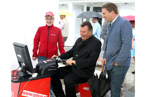 LR Steinkellner überprüft sein Können am Moped Simulator LR Steinkellner überprüft sein Können am Moped Simulator