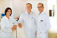 Das Team der Adipositas Chirurgie am PEK Kirchdorf (v. l.): OÄ Dr.in Margit Stellnberger, OA Dr. Wolfgang Fischer, Prim. Priv.-Doz. Dr. Adam Dinnewitzer. Das Team der Adipositas Chirurgie am PEK Kirchdorf (v. l.): OÄ Dr.in Margit Stellnberger, OA Dr. Wolfgang Fischer, Prim. Priv.-Doz. Dr. Adam Dinnewitzer.
