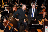 Landeshauptmann Thomas Stelzer mit Chefdirigent Markus Poschner und Musiker/innen des Bruckner Orchesters Linz bei der heutigen Orchester- und Theaterprobe zu „Tristan und Isolde“ im Musiktheater Landeshauptmann Thomas Stelzer mit Chefdirigent Markus Poschner und Musiker/innen des Bruckner Orchesters Linz bei der heutigen Orchester- und Theaterprobe zu „Tristan und Isolde“ im Musiktheater