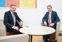 Wirtschafts-Landesrat Markus Achleitner und Landeshauptmann Mag. Thomas Stelzer. Wirtschafts-Landesrat Markus Achleitner und Landeshauptmann Mag. Thomas Stelzer.