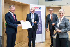 LH Mag. Thomas Stelzer, Günter Rübig, Erich Frommwald, Obmann der Sparte Industrie der WKOÖ und Doris Hummer, Präsidentin der WKOÖ LH Mag. Thomas Stelzer, Günter Rübig, Erich Frommwald, Obmann der Sparte Industrie der WKOÖ und Doris Hummer, Präsidentin der WKOÖ