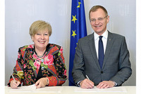 Kreishauptfrau Ivana Stráská und Landeshauptmann Mag. Thomas Stelzer Kreishauptfrau Ivana Stráská und Landeshauptmann Mag. Thomas Stelzer