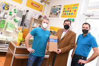 Andi Farfeleder, Bürgermeister Mag. Werner Krammer und Franz Stressler bei der Geschäftseröffnung (v.l.). Andi Farfeleder, Bürgermeister Mag. Werner Krammer und Franz Stressler bei der Geschäftseröffnung (v.l.).