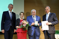 v.l.: LH-Stv. Michael Strugl, Dorothea Schneider, Friedrich Schneider, LH Thomas Stelzer v.l.: LH-Stv. Michael Strugl, Dorothea Schneider, Friedrich Schneider, LH Thomas Stelzer