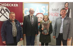 V. l.: Wilhelm Strasser, Lehrlingswart Dachdecker und Spengler, Theresa Sauer mit dem GoPro HERO 5, Siegfried Seidl, Berufsgruppensprecher Glaser, Josef Frauscher, Landesinnungsmeister Holzbau OÖ V. l.: Wilhelm Strasser, Lehrlingswart Dachdecker und Spengler, Theresa Sauer mit dem GoPro HERO 5, Siegfried Seidl, Berufsgruppensprecher Glaser, Josef Frauscher, Landesinnungsmeister Holzbau OÖ