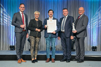 Michael Pecherstorfer, WKOÖ-Präsidentin Doris Hummer, ausgezeichneter Metalltechniker für Land- und Baumaschinen Thomas Holli, LIM-Stv. Franz Traußner, NR Laurenz Pöttinger (v.i.). Michael Pecherstorfer, WKOÖ-Präsidentin Doris Hummer, ausgezeichneter Metalltechniker für Land- und Baumaschinen Thomas Holli, LIM-Stv. Franz Traußner, NR Laurenz Pöttinger (v.i.).