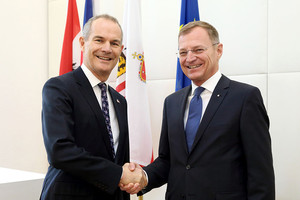 Botschafter des Königreichs Großbritannien und Nordirland Leigh Turner und Landeshauptmann Thomas Stelzer Botschafter des Königreichs Großbritannien und Nordirland Leigh Turner und Landeshauptmann Thomas Stelzer