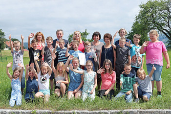 Landesrätin Birgit Gerstorfer besuchte die Volksschule in St. Aegidi und gratulierte zum ersten Platz beim Wettbewerb „Tierschutz macht Schule“ Landesrätin Birgit Gerstorfer besuchte die Volksschule in St. Aegidi und gratulierte zum ersten Platz beim Wettbewerb „Tierschutz macht Schule“