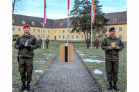 Militärkommandant Mag. Dieter Muhr mit dem Kompanie-Kommandanten aus Kärnten Militärkommandant Mag. Dieter Muhr mit dem Kompanie-Kommandanten aus Kärnten