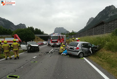Aufräumarbeiten an der Unfallstelle Aufräumarbeiten an der Unfallstelle