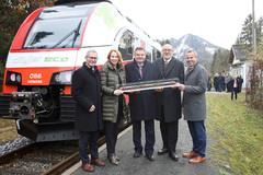 Ankunft in Viechtwang und Empfang mit Bgm LAbg. Rudolf Raffelsberger v.l.: Dr. Paul Sonnleitner, Mag.a Michaela Huber, Mag. Günther Steinkellner, Ing. Mag. Andreas Matthä und Bgm. LAbg. Rudolf Raffelsberger.