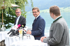 Geschäftsführer Hans Wieser, Wirtschafts- und Tourismus-Landesrat Markus Achleitner und Bürgermeister Franz Eisl präsentierten heute den Comeback-Plan für den Tourismus in St. Wolfgang Geschäftsführer Hans Wieser, Wirtschafts- und Tourismus-Landesrat Markus Achleitner und Bürgermeister Franz Eisl präsentierten heute den Comeback-Plan für den Tourismus in St. Wolfgang