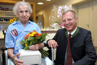 LH Stelzer gratuliert der ältesten Oberösterreicherin zum 109. Geburtstag LH Stelzer gratuliert der ältesten Oberösterreicherin zum 109. Geburtstag