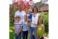 Auch Silke und DI Thomas Popp freuten sich mit ihren Kindern über das Buch „Der Kleine Prinz“. Auch Silke und DI Thomas Popp freuten sich mit ihren Kindern über das Buch „Der Kleine Prinz“.